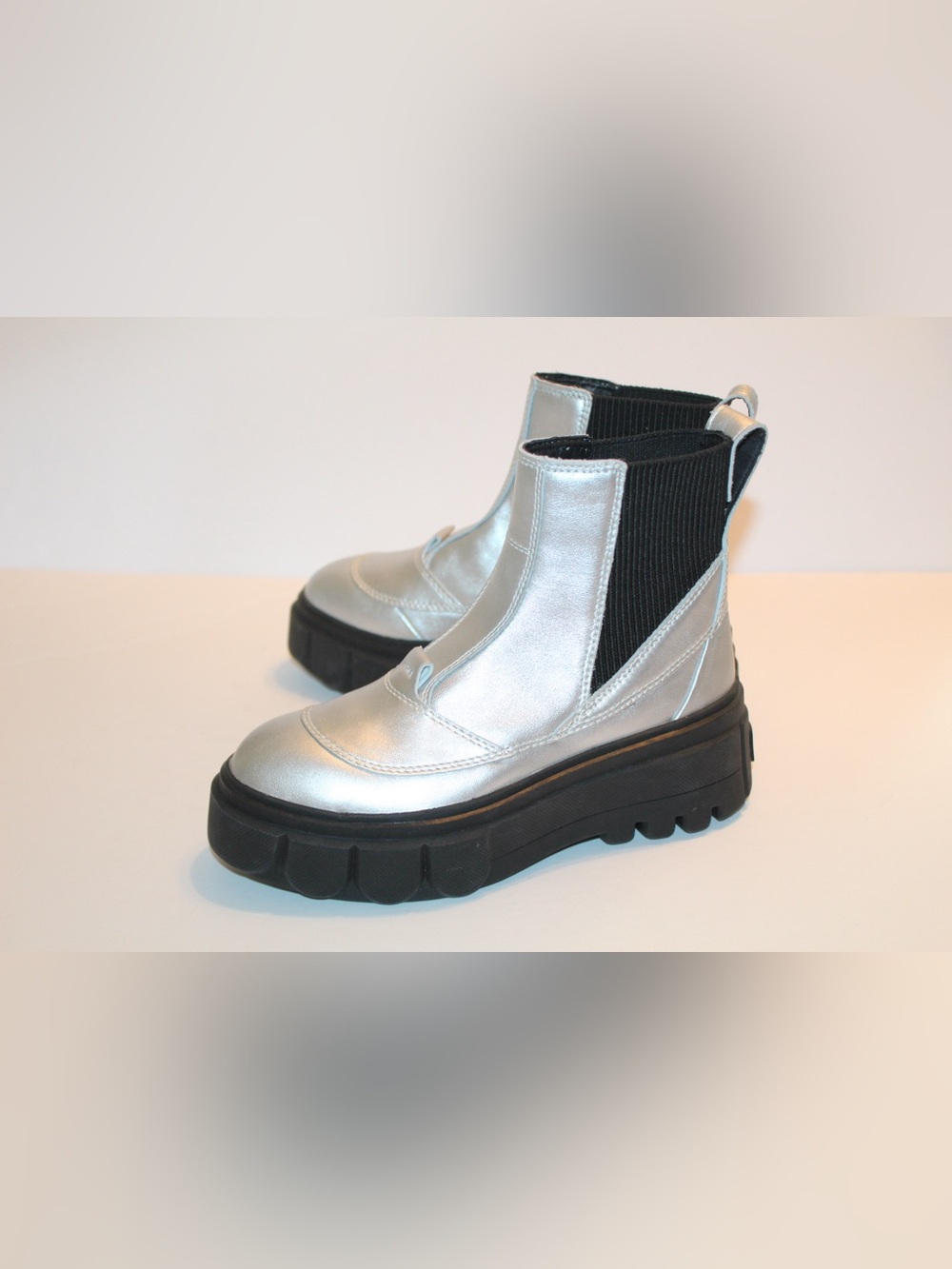 Sorel Caribou X Chelsea Waterproof Women’s Boots Size 6